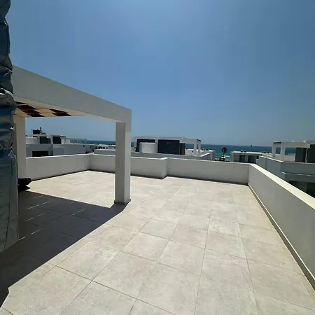 By The Sea In Four Seasons Apartment *