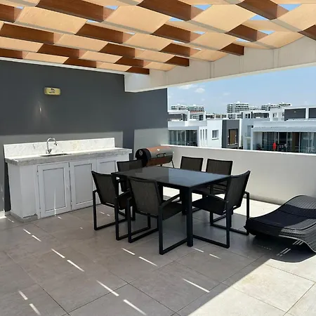 By The Sea In Four Seasons Apartment *
