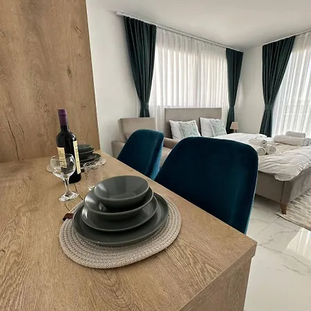 By The Sea In Four Seasons Apartment