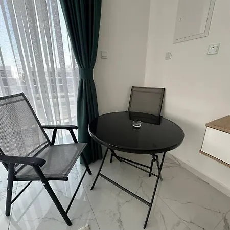 By The Sea In Four Seasons Apartment *