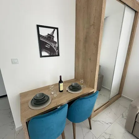 By The Sea In Four Seasons Apartment