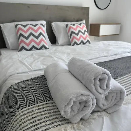 Apartments In Four Seasons 2 דירה *