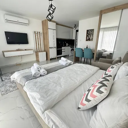 Apartments In Four Seasons 2 דירה