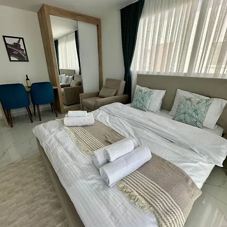 Apartments In Four Seasons 2 *