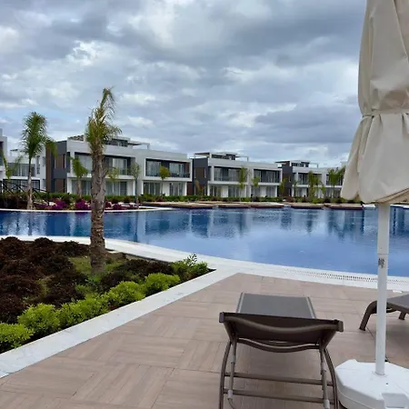Apartments In Four Seasons 2 *