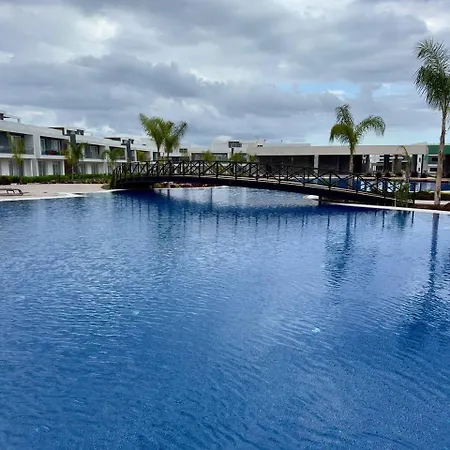 Apartments In Four Seasons 2 דירה *
