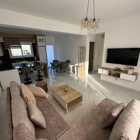 Apartments In Four Seasons 2 דירה *