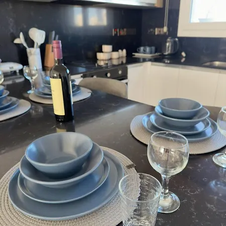 Apartments In Four Seasons 2 דירה *