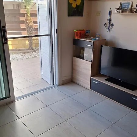 Ισόγειο Διαμέρισμα Με Αυλή Στην Περιοχή Κάππαρη Κατάλληλο Για Οικογενεια Paralimni