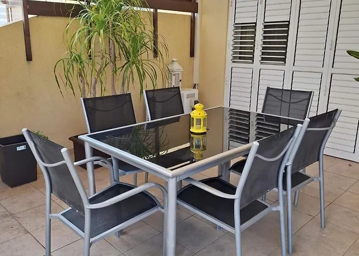 Ισόγειο Διαμέρισμα Με Αυλή Στην Περιοχή Κάππαρη Κατάλληλο Για Οικογενεια *